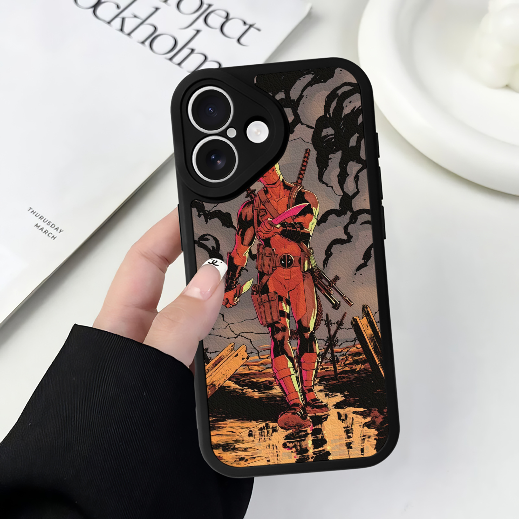（画像用） Deadpool デッドプール 【iPhone 16シリーズ対応】シリコンスマホケース（レザー調） 材質：シリコン